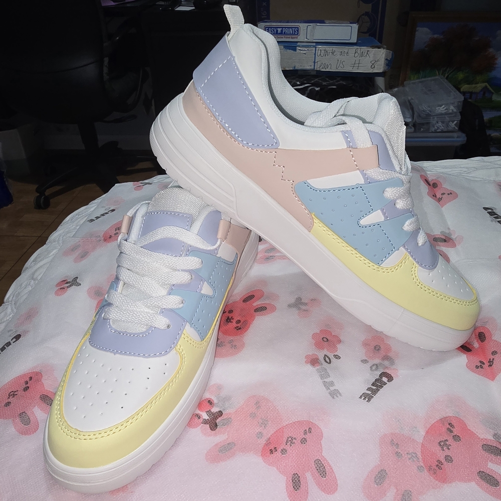 Trendy Light Multicolor Sneakers